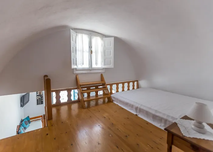 Abelonas Retreat Imerovigli (Santorini)